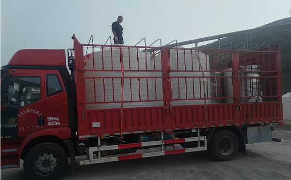 临潭立式运输桶安排发货现场